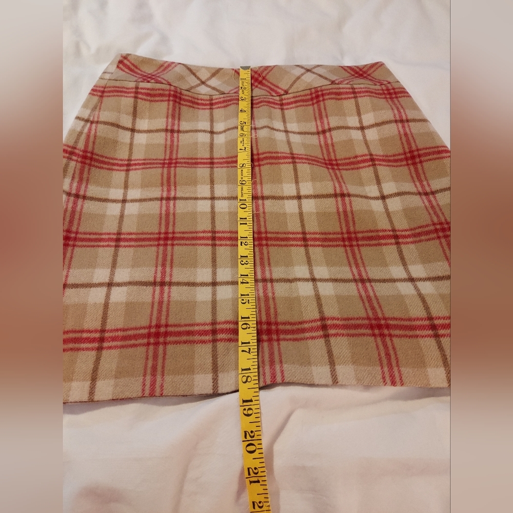 LOFT Preppy Tan and Red Wool Blend Plaid Mini Skirt With Side Zip - Picture 5 of 6
